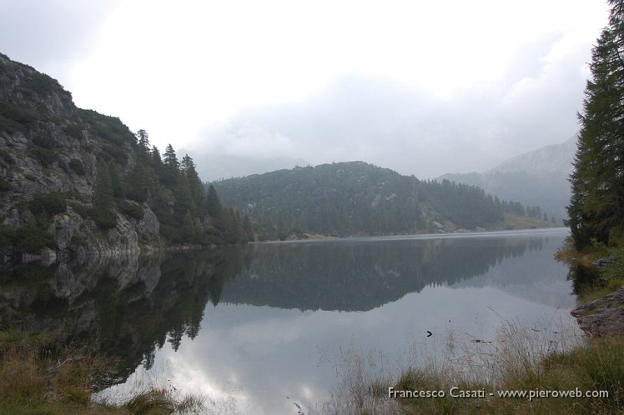 1-Riflessi sul lago Pian di Cesare.jpg - 1-Riflessi sul lago Pian di Casere